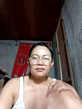 Everleigh mom online show from October 22, 2025, 8:03 am