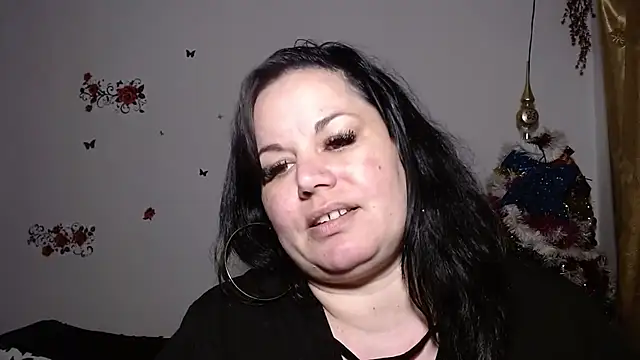 andreea2011 online show from October 6, 2025, 7:47 pm