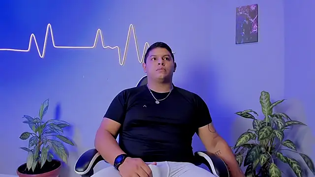 Snapshot of Maximus_Steel chatting on November 22, 2025, 10:19 pm Maximus Steel online show from November 22, 2025, 10:19 pm