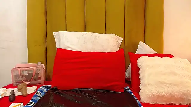 Snapshot of RoundaAssx22 chatting on March 19, 2026, 7:19 am RoundaAssx22 online show from March 19, 2026, 7:19 am