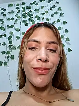 Elianasuarezz online show from April 15, 2026, 12:53 pm