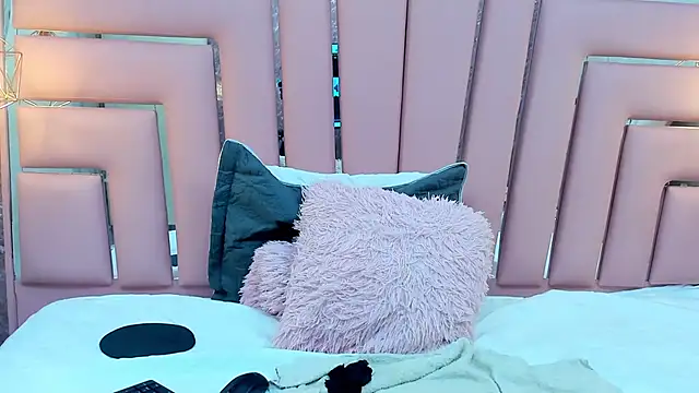 Snapshot of ALYANNA_HOT_ chatting on November 9, 2025, 12:53 pm ALYANNA HOT online show from November 9, 2025, 12:53 pm