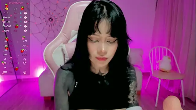 Snapshot of AlinaLukyanova chatting on November 9, 2025, 5:00 am AlinaLukyanova online show from November 9, 2025, 5:00 am