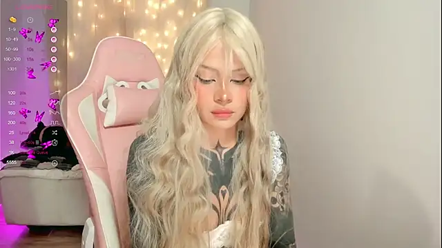 Snapshot of AlinaLukyanova chatting on December 16, 2025, 3:55 am AlinaLukyanova online show from December 16, 2025, 3:55 am