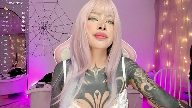 Snapshot of AlinaLukyanova chatting on November 27, 2025, 4:35 am AlinaLukyanova online show from November 27, 2025, 4:35 am