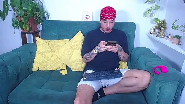 Snapshot of Borsalino_Adam chatting on October 15, 2025, 6:27 pm Borsalino Adam online show from October 15, 2025, 6:27 pm