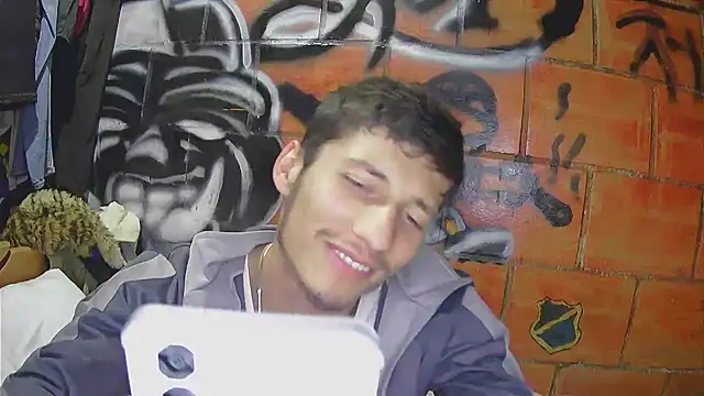 Snapshot of alexandercruz chatting on May 22, 2026, 11:36 pm alexandercruz online show from May 22, 2026, 11:36 pm