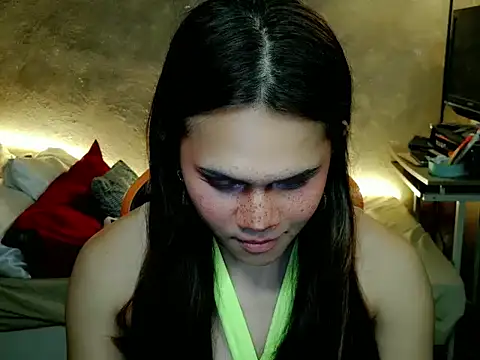 Snapshot of YllanaAltheaXxX chatting on May 28, 2026, 4:13 pm YllanaAltheaXxX online show from May 28, 2026, 4:13 pm