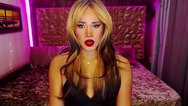 YllanaAltheaXxX online show from November 18, 2025, 6:22 pm