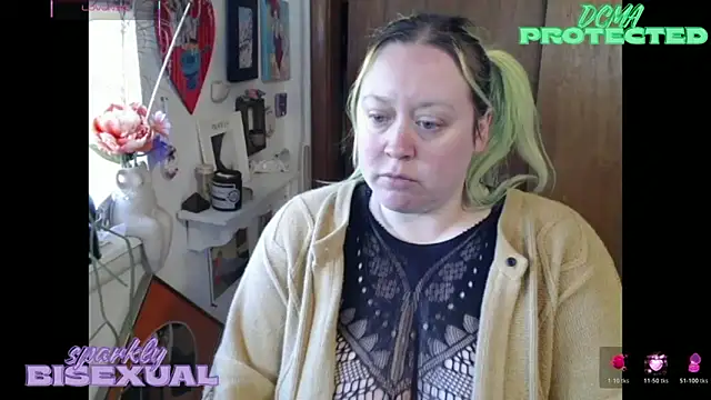 Snapshot of sparklybisexual chatting on March 2, 2026, 7:32 pm sparklybisexual online show from March 2, 2026, 7:32 pm