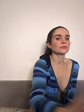 Snapshot of RosieCheexxxxxx chatting on November 15, 2025, 5:50 pm RosieCheexxxxxx online show from November 15, 2025, 5:50 pm