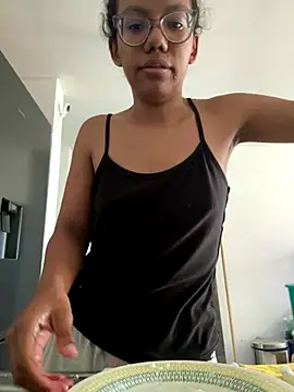 Valen1800 online show from December 21, 2025, 6:42 pm