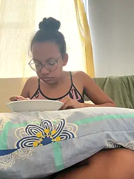 Valen1800 online show from November 30, 2025, 4:08 pm