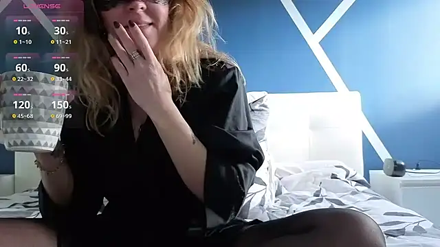 Snapshot of bellemasquer chatting on December 3, 2025, 11:09 am bellemasquer online show from December 3, 2025, 11:09 am