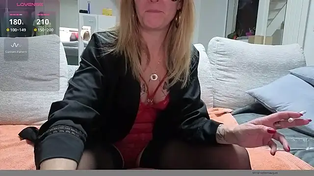 Snapshot of bellemasquer chatting on November 10, 2025, 10:59 pm bellemasquer online show from November 10, 2025, 10:59 pm