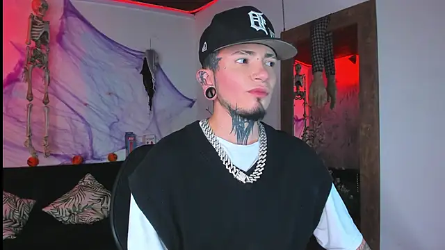 tyler jones  online show from October 28, 2025, 4:35 am