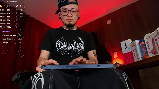 Snapshot of tyler_jones_ chatting on July 24, 2026, 4:52 am tyler jones online show from July 24, 2026, 4:52 am