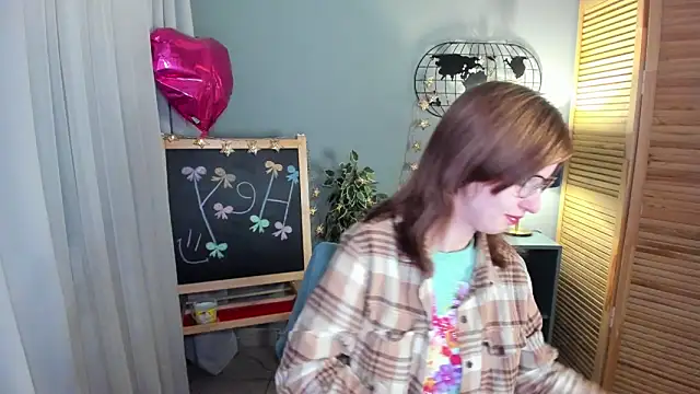 Snapshot of Madelaineses chatting on November 6, 2025, 9:13 am Madelaineses online show from November 6, 2025, 9:13 am