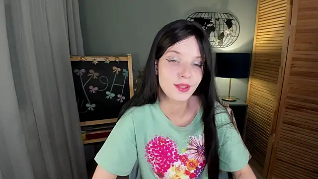 Snapshot of Madelaineses chatting on December 2, 2025, 8:49 am Madelaineses online show from December 2, 2025, 8:49 am