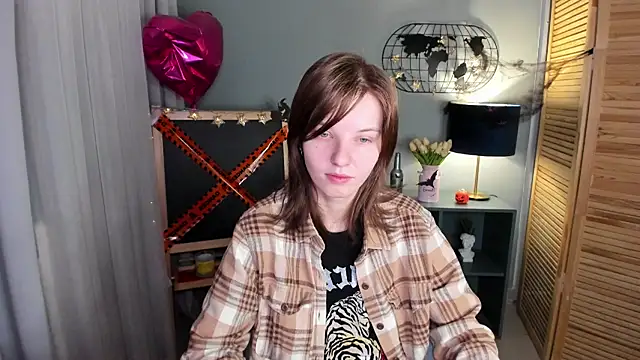 Snapshot of Madelaineses chatting on October 21, 2025, 9:19 am Madelaineses online show from October 21, 2025, 9:19 am