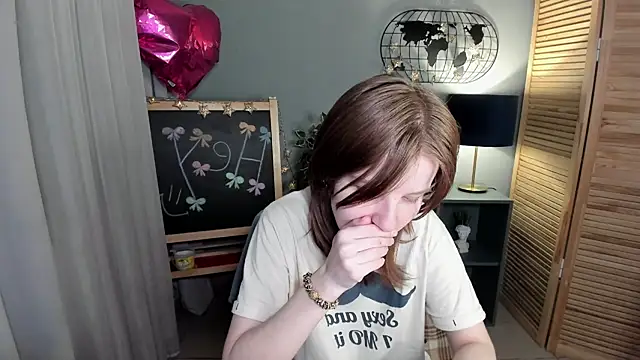 Snapshot of Madelaineses chatting on November 9, 2025, 9:13 am Madelaineses online show from November 9, 2025, 9:13 am