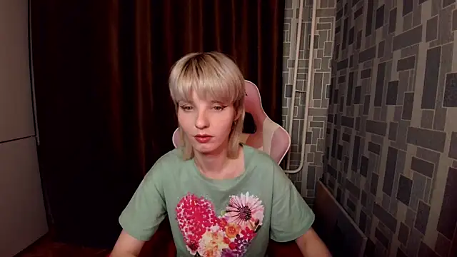 Snapshot of Madelaineses chatting on March 8, 2026, 10:24 pm Madelaineses online show from March 8, 2026, 10:24 pm