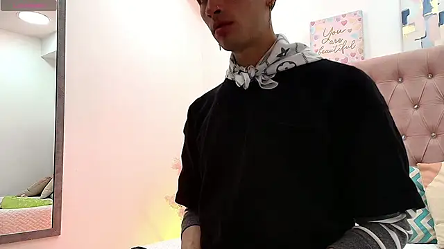 Snapshot of OzorioDany chatting on December 2, 2025, 3:19 am OzorioDany online show from December 2, 2025, 3:19 am