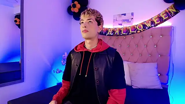 Snapshot of OzorioDany chatting on October 19, 2025, 3:42 am OzorioDany online show from October 19, 2025, 3:42 am