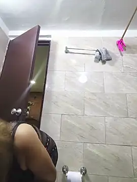 Snapshot of MaryeLunna chatting on May 13, 2026, 11:06 am MaryeLunna online show from May 13, 2026, 11:06 am