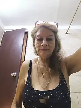 MaryeLunna online show from July 11, 2026, 12:16 pm