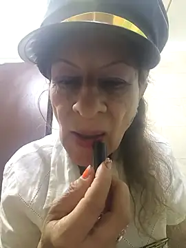 Snapshot of MaryeLunna chatting on March 17, 2026, 11:13 am MaryeLunna online show from March 17, 2026, 11:13 am