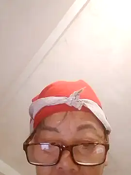 VangLe73 online show from October 8, 2025, 11:38 pm