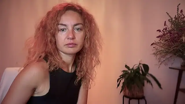 Snapshot of Reddgiirl chatting on October 30, 2025, 7:00 pm Reddgiirl online show from October 30, 2025, 7:00 pm