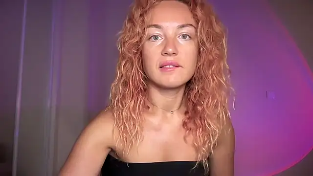 Reddgiirl online show from July 8, 2026, 2:24 am