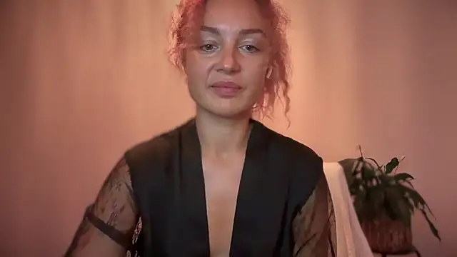 Snapshot of Reddgiirl chatting on October 25, 2025, 5:39 am Reddgiirl online show from October 25, 2025, 5:39 am