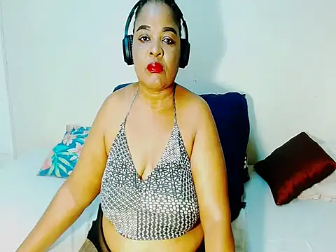 Love-Racheal75 online show from May 4, 2026, 10:34 pm