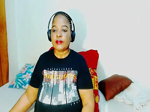 Snapshot of Love-Racheal75 chatting on May 29, 2026, 4:02 pm Love-Racheal75 online show from May 29, 2026, 4:02 pm