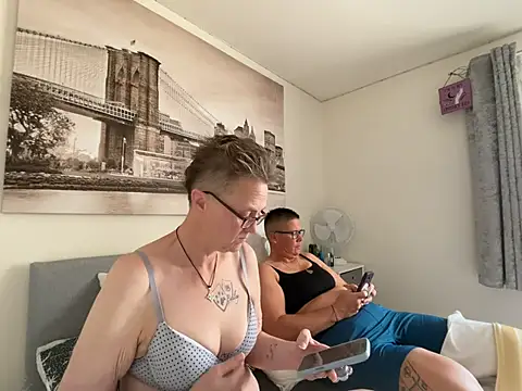 Snapshot of Curvy-Jinx chatting on July 27, 2026, 9:27 am Curvy-Jinx online show from July 27, 2026, 9:27 am