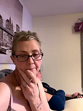 Snapshot of Curvy-Jinx chatting on November 23, 2025, 8:30 pm Curvy-Jinx online show from November 23, 2025, 8:30 pm