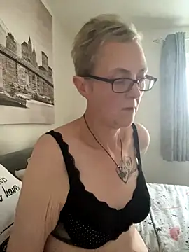 Snapshot of Curvy-Jinx chatting on October 26, 2025, 4:07 pm Curvy-Jinx online show from October 26, 2025, 4:07 pm