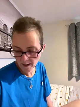 Snapshot of Curvy-Jinx chatting on October 12, 2025, 5:14 pm Curvy-Jinx online show from October 12, 2025, 5:14 pm