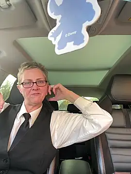 Snapshot of Curvy-Jinx chatting on November 28, 2025, 11:10 am Curvy-Jinx online show from November 28, 2025, 11:10 am