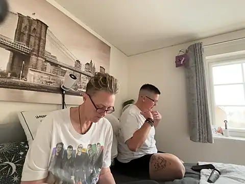 Snapshot of Curvy-Jinx chatting on June 11, 2026, 9:17 am Curvy-Jinx online show from June 11, 2026, 9:17 am