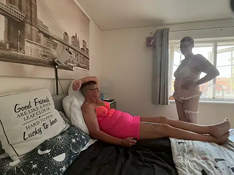 Snapshot of Curvy-Jinx chatting on July 28, 2026, 6:53 pm Curvy-Jinx online show from July 28, 2026, 6:53 pm