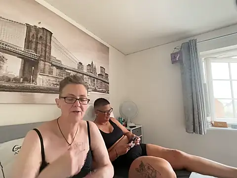 Snapshot of Curvy-Jinx chatting on July 30, 2026, 10:03 am Curvy-Jinx online show from July 30, 2026, 10:03 am
