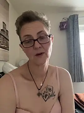 Curvy-Jinx online show from February 2, 2026, 8:35 am