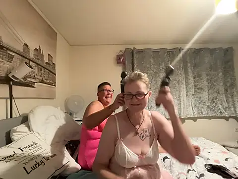 Snapshot of Curvy-Jinx chatting on July 28, 2026, 8:52 pm Curvy-Jinx online show from July 28, 2026, 8:52 pm