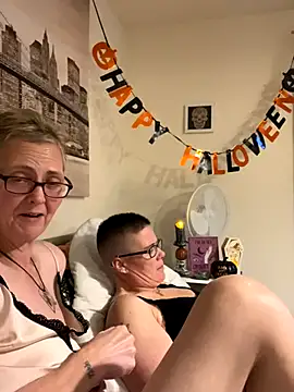 Snapshot of Curvy-Jinx chatting on October 30, 2025, 8:39 pm Curvy-Jinx online show from October 30, 2025, 8:39 pm