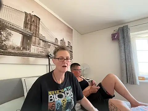 Snapshot of Curvy-Jinx chatting on July 13, 2026, 12:15 pm Curvy-Jinx online show from July 13, 2026, 12:15 pm