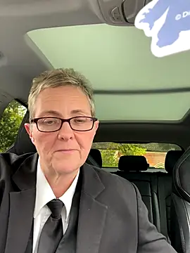 Snapshot of Curvy-Jinx chatting on October 27, 2025, 1:23 pm Curvy-Jinx online show from October 27, 2025, 1:23 pm